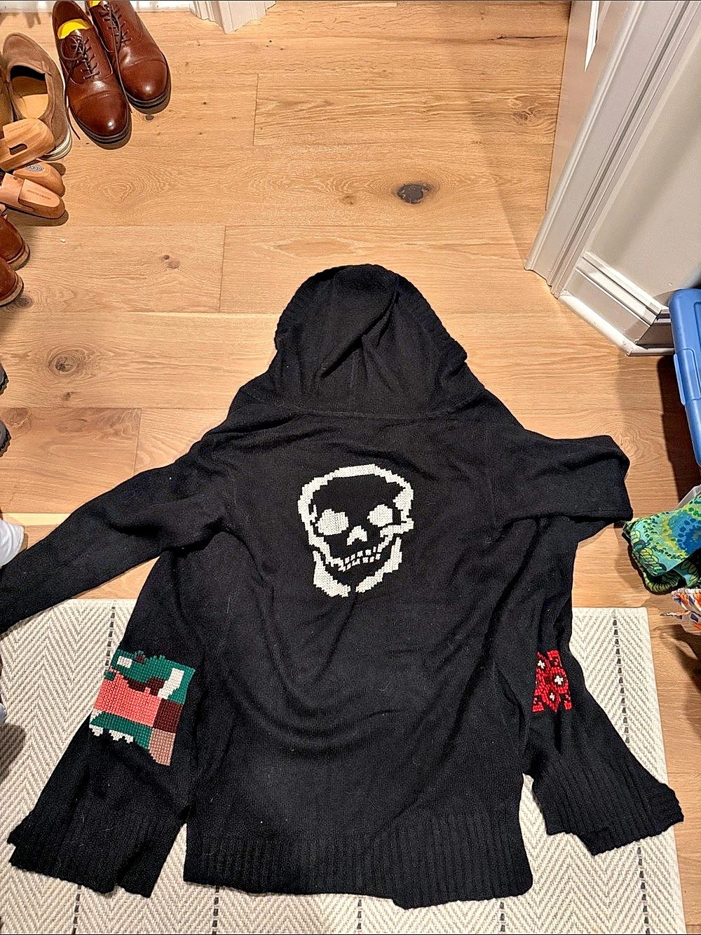 Skull Cashmere Black & White Hooded Sweater Size Small